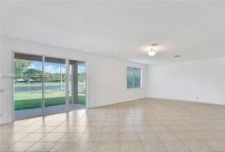 1042 Sunflower Cir in Weston, FL - Building Photo - Building Photo