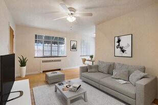 Elegante Apartments in Denver, CO - Building Photo