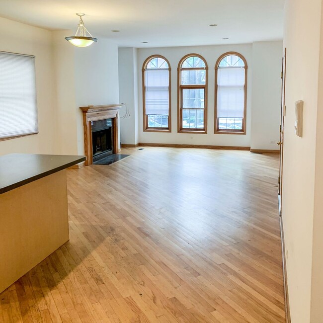 2737 N Wayne Ave, Unit 1S in Chicago, IL - Building Photo - Building Photo