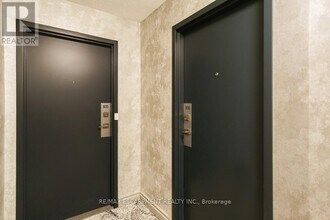 3650 Kaneff Crescent in Mississauga, ON - Building Photo - Building Photo