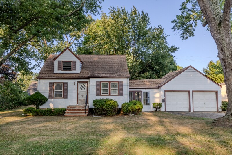 997 Mohegan Trl in Willoughby, OH - Building Photo
