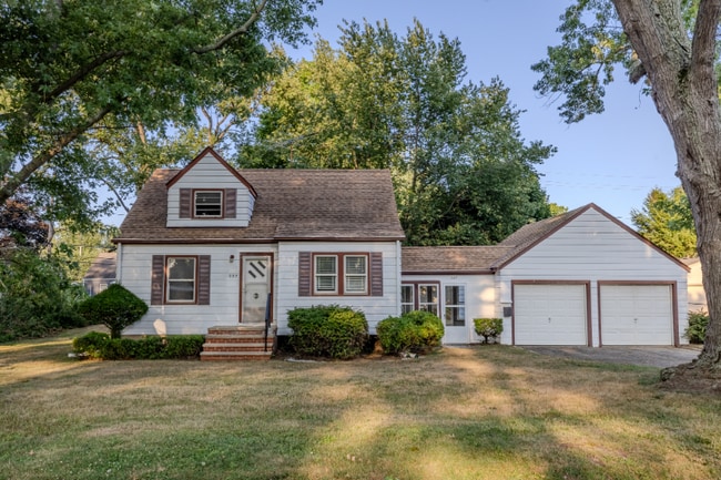 property at 997 Mohegan Trl