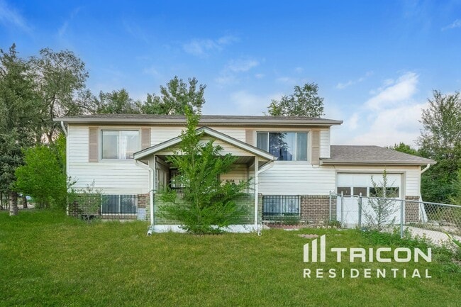 property at 4504 Barkman Cir