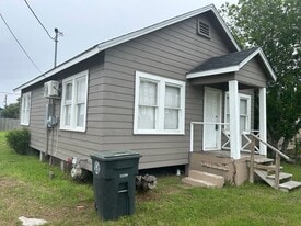 1433 12th St in Corpus Christi, TX - Building Photo