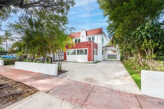 2402 Alton Rd in Miami Beach, FL - Building Photo - Building Photo