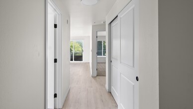 Vista Apartments in Seattle, WA - Building Photo - Building Photo