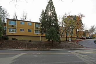 Brookside Senior Apartments in Auburn, CA - Foto de edificio - Building Photo