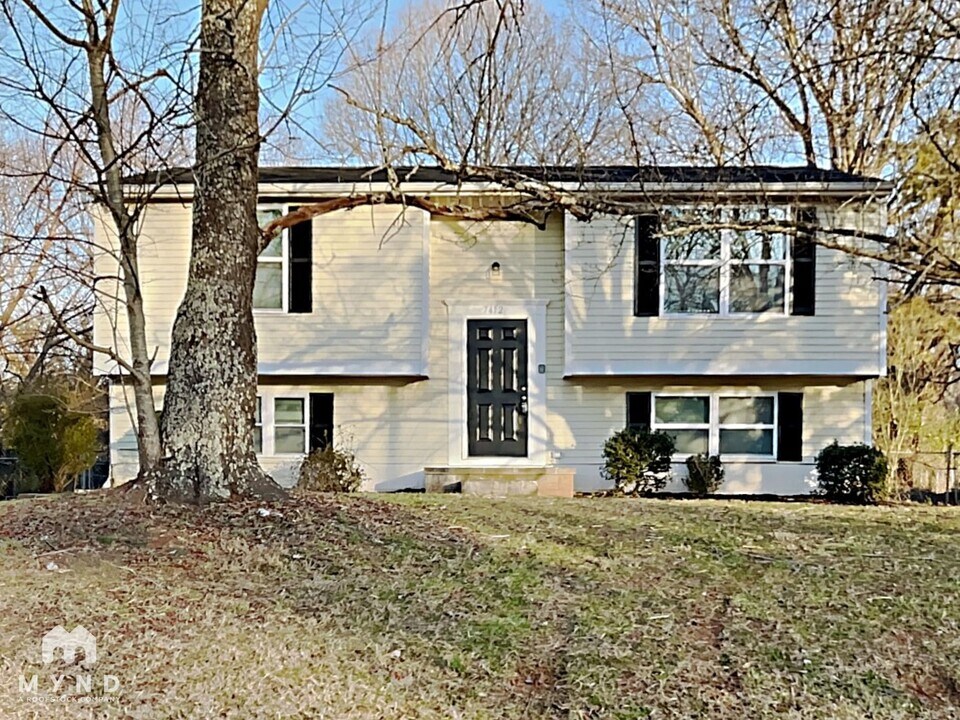 7412 Highbury Ln in Charlotte, NC - Building Photo