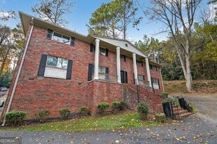 2510 Peachwood Cir NE in Atlanta, GA - Building Photo