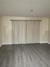 8112 Silent Creek Dr in Tampa, FL - Building Photo - Building Photo