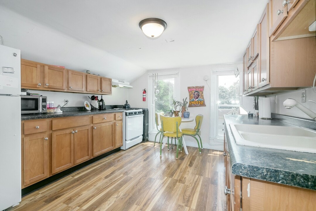 1305 E Dayton St in Madison, WI - Building Photo