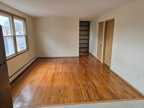 67 Cohoes Rd, Unit One Bedroom in Watervliet, NY - Building Photo - Building Photo