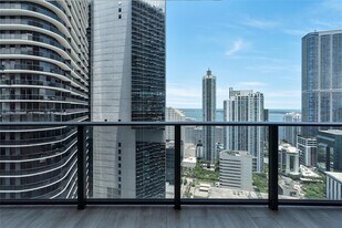 45 SW 9th St, Unit 3502 in Miami, FL - Building Photo
