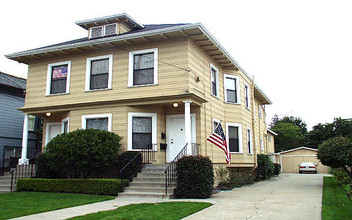 1031-1033 Central Ave in Alameda, CA - Foto de edificio - Building Photo