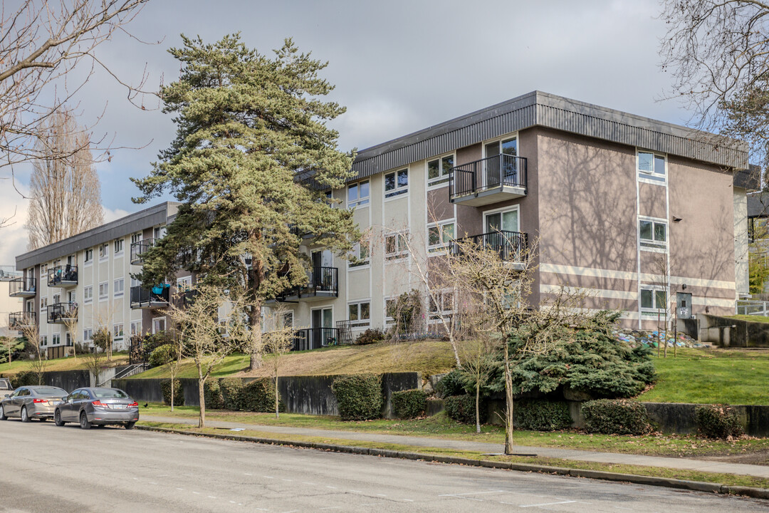 2140 Wall St in Vancouver, BC - Building Photo