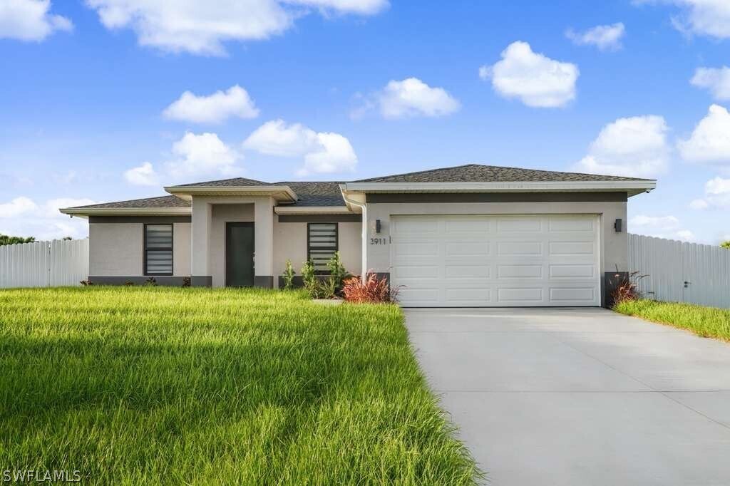 3911 NW 40th Ln in Cape Coral, FL - Building Photo