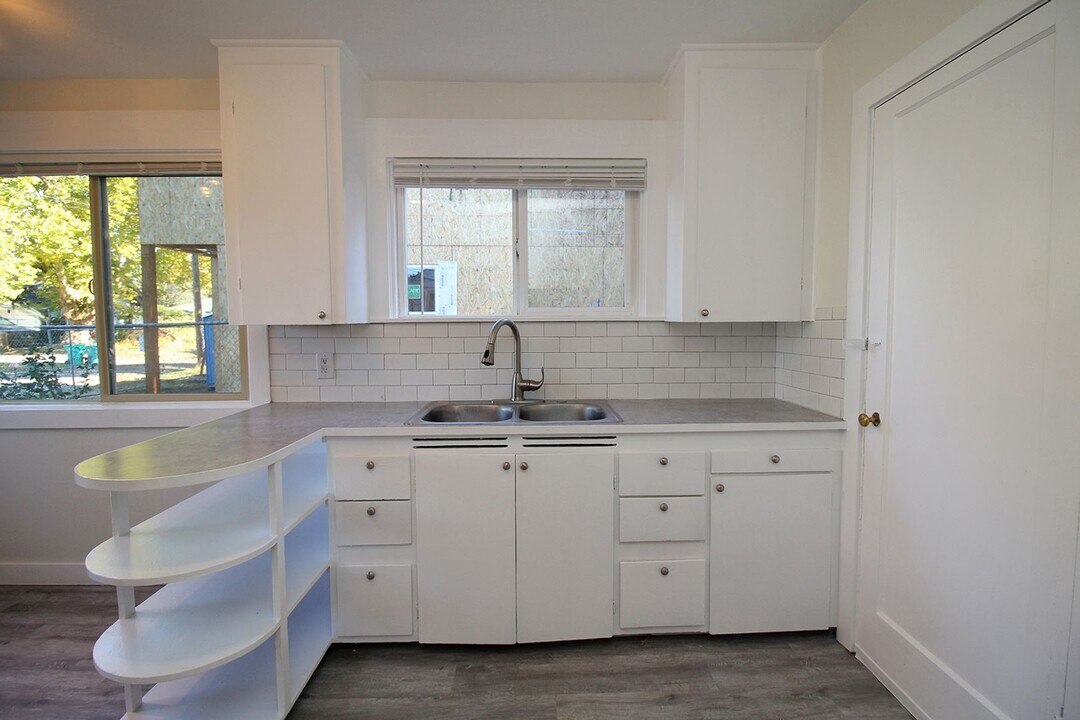 4756-4760-4760 N Vanderbilt St in Portland, OR - Building Photo