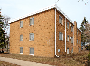 610 Chatsworth St N in St. Paul, MN - Foto de edificio - Building Photo