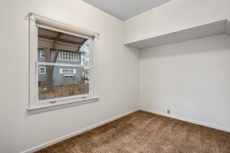 922 W New York Ave in Oshkosh, WI - Building Photo - Building Photo