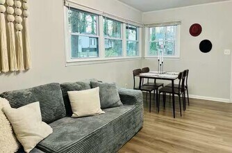 3132 Forrest Hills Dr SW in Atlanta, GA - Building Photo - Building Photo