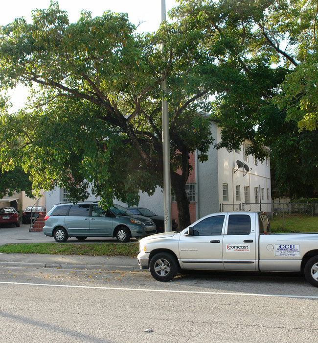 552 NE 61st St in Miami, FL - Building Photo - Building Photo