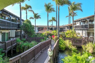 Villa Del Lago in Oakland, CA - Building Photo - Building Photo