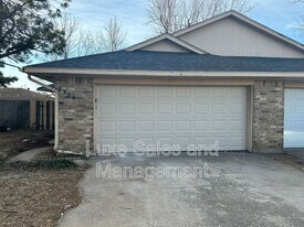 8304 NW 8th St in Oklahoma City, OK - Building Photo