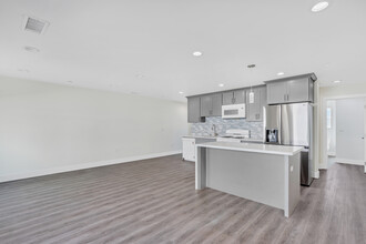 1031 S Montebello Blvd in Montebello, CA - Building Photo - Interior Photo