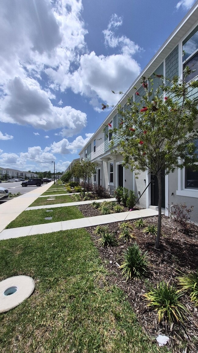 3064 Skyline Lp, Unit 7-94 in Kissimmee, FL - Foto de edificio - Building Photo