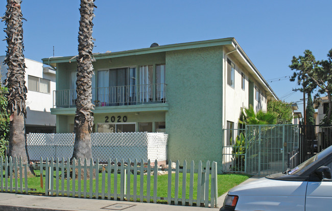 2020 Garth Ave in Los Angeles, CA - Foto de edificio - Building Photo