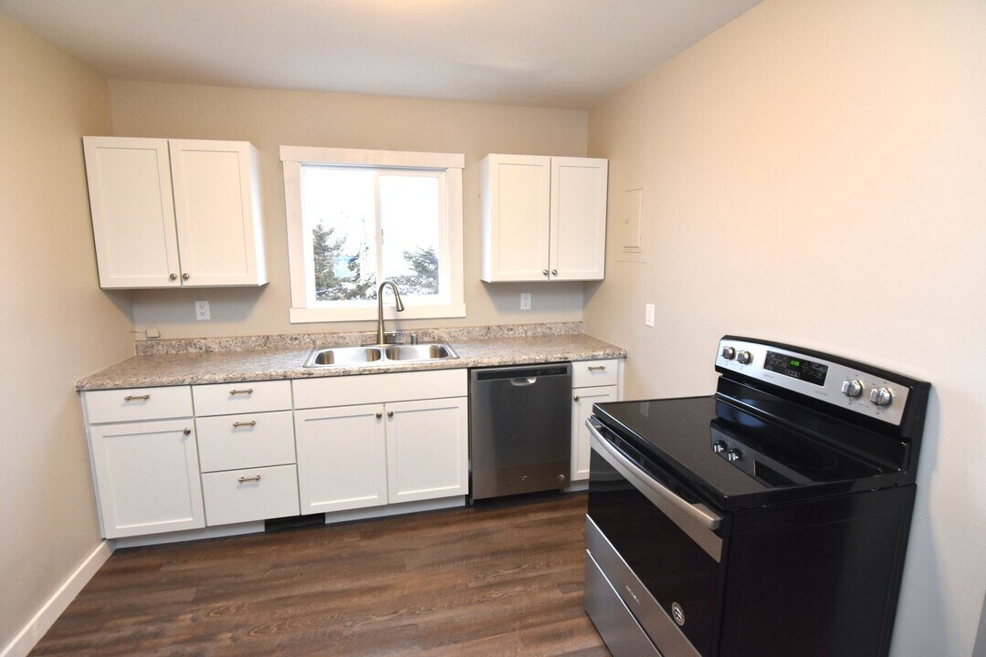 3001-3007 Lakeshore Dr in La crosse, WI - Building Photo
