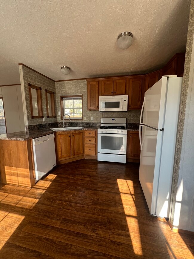 1 Greenwood Dr in Sparrow Bush, NY - Foto de edificio - Building Photo