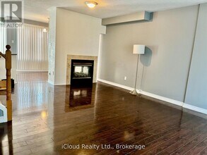 40 Glenashton Dr in Oakville, ON - Building Photo - Building Photo