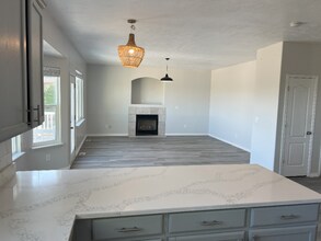 13604 S Vestry Rd in Draper, UT - Foto de edificio - Building Photo