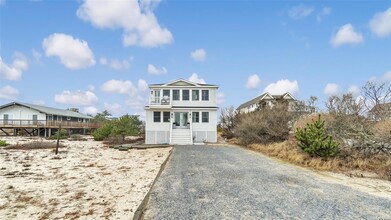 800 Dune Rd in Westhampton Beach, NY - Building Photo - Building Photo