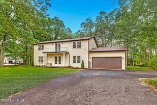 718 E Veterans Hwy in Jackson Township, NJ - Building Photo