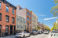 194 Meserole St in Brooklyn, NY - Building Photo - Building Photo