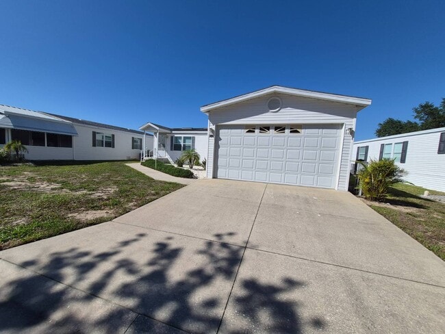 property at 2113 Sawgrass Ln