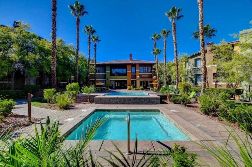 Falling Water Apartments in Las Vegas, NV - Foto de edificio