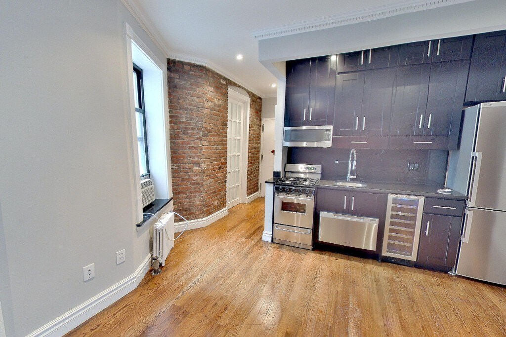 432 E 13th St in New York, NY - Building Photo