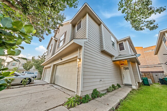 property at 16118 Market Garden Ln