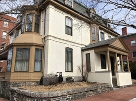 31 Deering St in Portland, ME - Building Photo