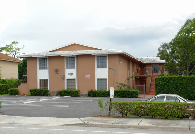 8303 W Sample Rd in Coral Springs, FL - Building Photo - Building Photo