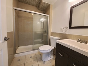 162 University Ave in Newark, NJ - Foto de edificio - Building Photo