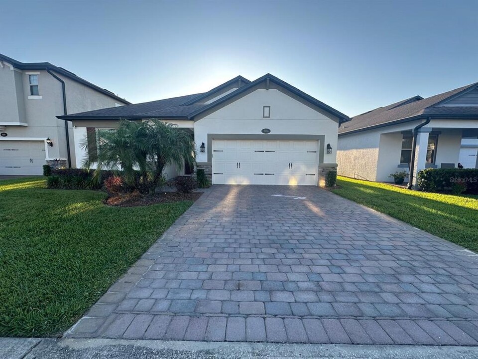 985 Fallcreek Point in Sanford, FL - Foto de edificio