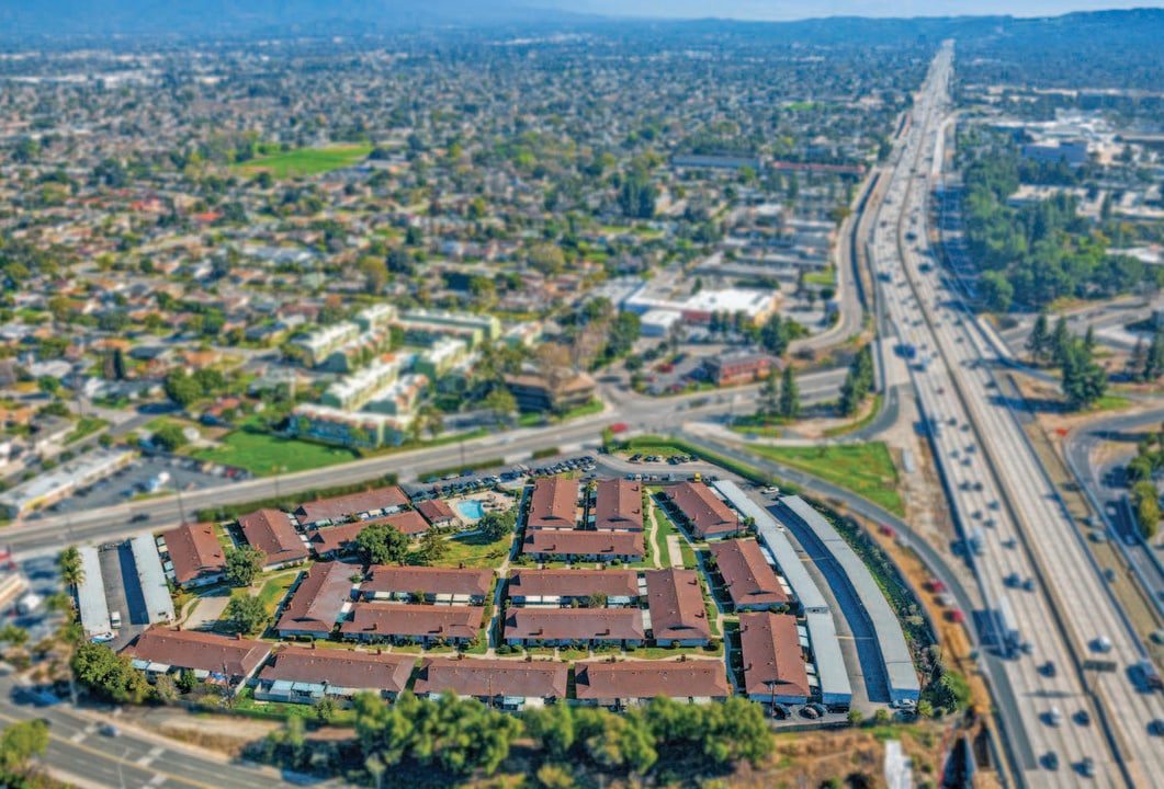 Mauna Loa Garden in West Covina, CA - Foto de edificio