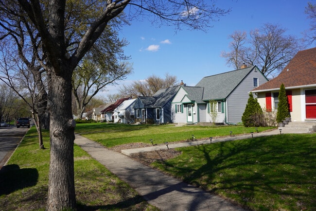 2835 Edgewood Ave S in St. Louis Park, MN - Building Photo - Building Photo