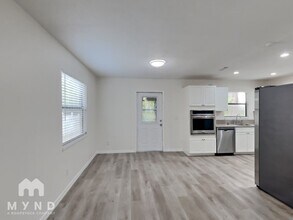 204 S Maki Rd in Plant City, FL - Foto de edificio - Building Photo