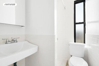 145 Borinquen Pl in Brooklyn, NY - Building Photo - Building Photo