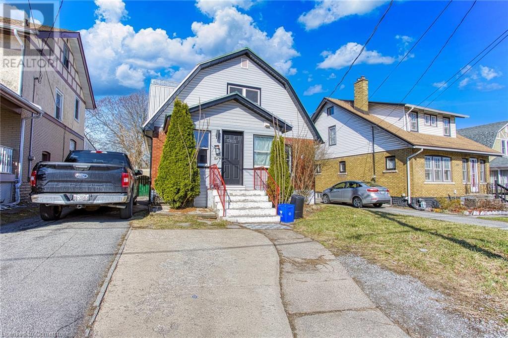5815 Dorchester Rd in Niagara Falls, ON - Building Photo